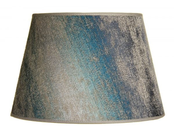 Lampunvarjostin joka on väriltään sininen. Varjostin on materiaaliltaan laminoitua kangasta.