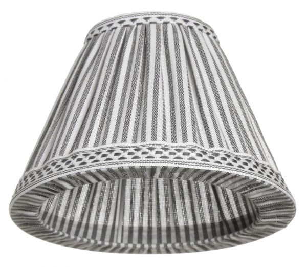 Lampunvarjostin jossa on harmaa raitakuvio. Varjostin on materiaaliltaan kangasta.