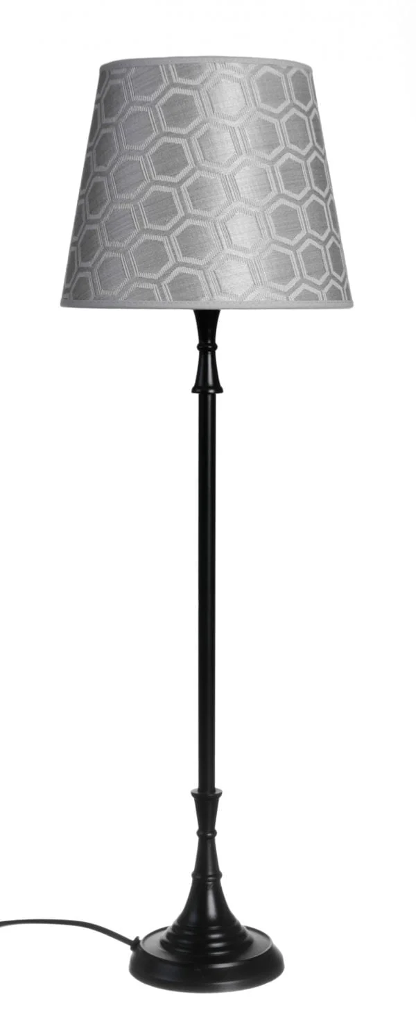 Metallinen lampunjalka jonka väri on musta. Varjostimen väri on hopea, ja siinä on geometrinen kuvio.