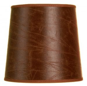 Yksivärinen lampunvarjostin jonka väri on ruskea. Varjostin on materiaaliltaan laminoitua kangasta.