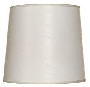 Leather-20 on yksivärinen lampunvarjostin jonka väri on luonnonvalkoinen. Varjostin on materiaaliltaan laminoitua kangasta.