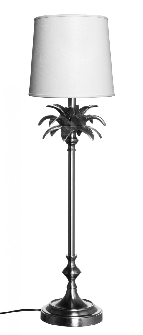 Palmun muotoinen metallinen lampunjalka jonka väri on antiikki messinki. Varjostin on väriltään valkoinen.