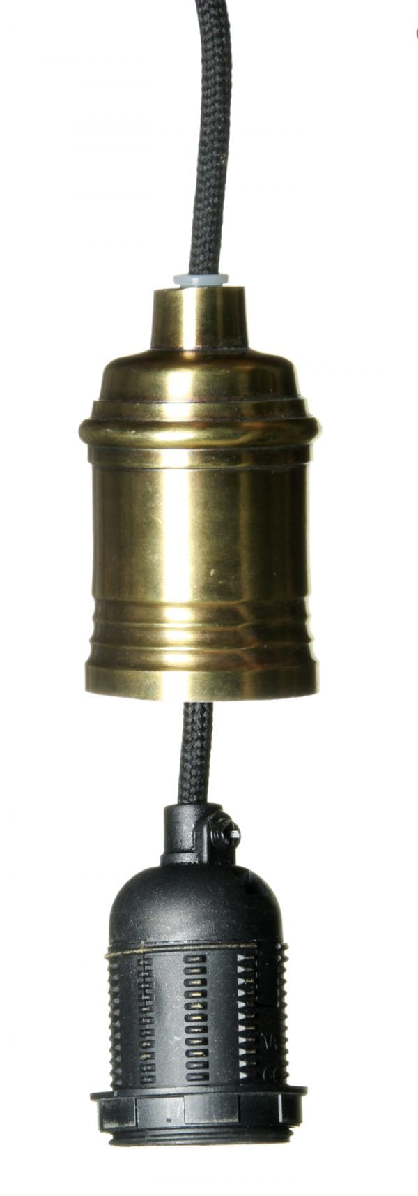 Antikmessingin värinen lampunkanta, jossa on musta, kangaspäällysteinen johto sekä ulosvedettävä sähköosa.