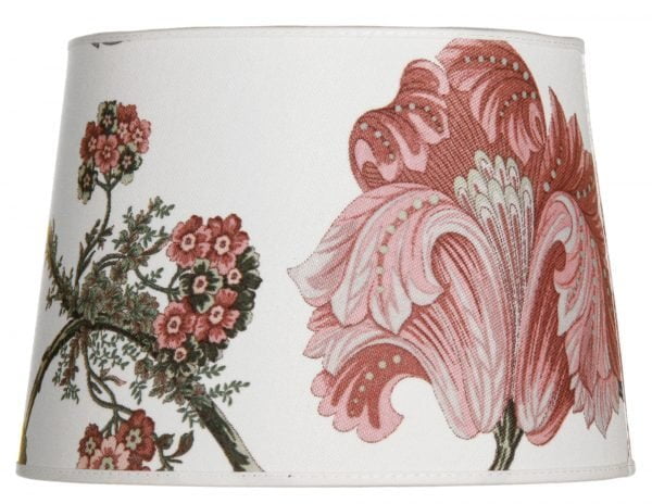 Lampunvarjostin jossa on roosa kukka kuvio. Varjostin on materiaaliltaan laminoitua kangasta.