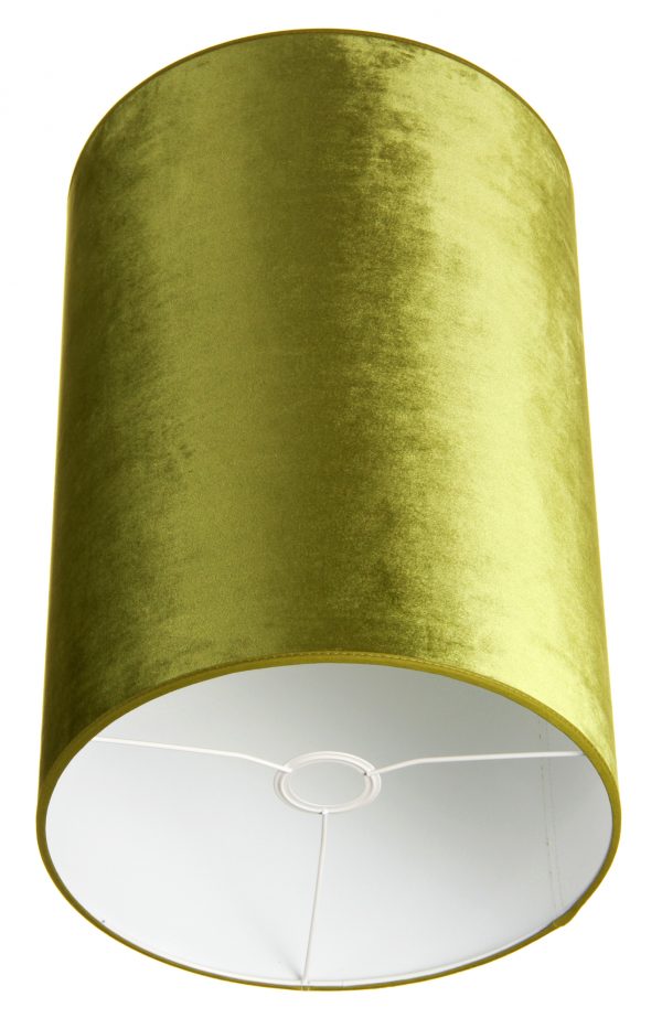 Sylinterin muotoinen, korkea, samettikankainen lampunvarjostin. Varjostin on väriltään vihreä ja se on yksivärinen. Sisäpinta on valkoinen.