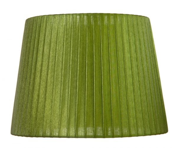 Yksivärinen lampunvarjostin jonka väri on vihreä. Varjostin on materiaaliltaan organzaa.
