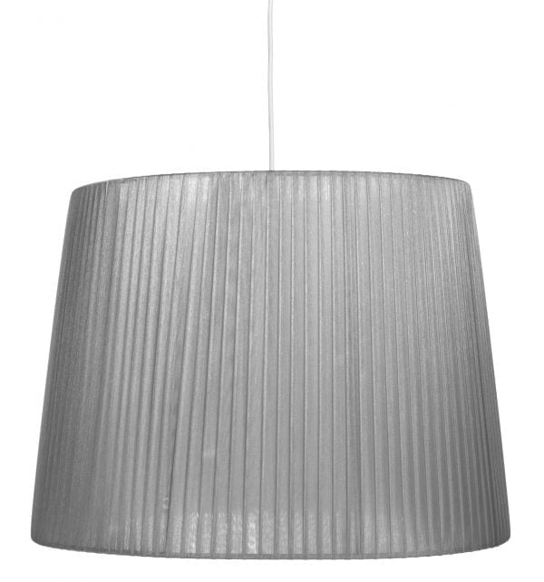 Yksivärinen lampunvarjostin jonka väri on harmaa. Varjostin on materiaaliltaan organzaa. Johto on valkoinen.