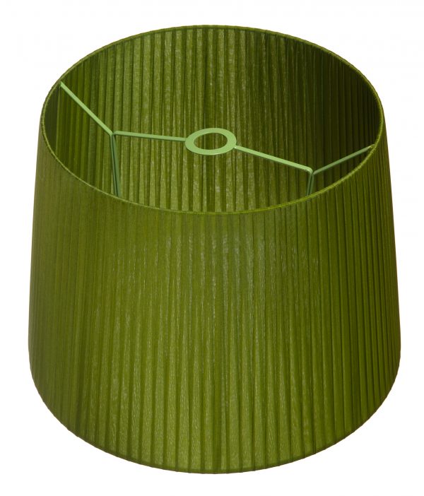 Lampunvarjostin jonka väri on vihreä. Varjostin on materiaaliltaan organzaa.