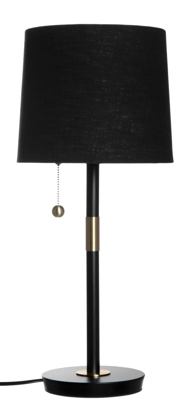 Metallinen pöytävalaisin. Pöytälamppu on väriltään musta. Musta varjostin on laminoitua kangasta.