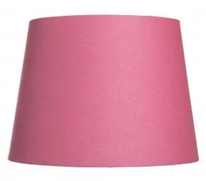 Pinkki lampunvarjostin, joka levenee ylhäältä alaspäin. Varjostin on yksivärinen.