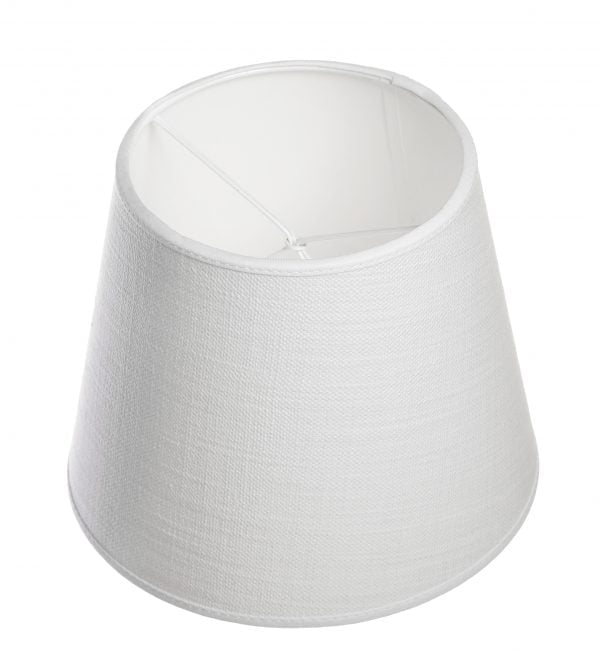 Yksivärinen lampunvarjostin jonka väri on valkoinen. Varjostin on materiaaliltaan laminoitua kangasta.