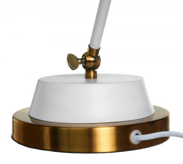 Metallinen pöytävalaisin. Pöytälamppu on väriltään valkoinen ja sen tehostevärinä on antiikki kulta.