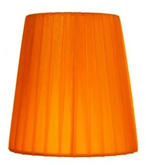 Yksivärinen kruunuvarjostin jonka materiaalina on organza. Varjostimen väri on oranssi.