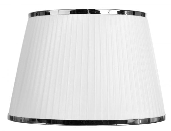 Yksivärinen lampunvarjostin jonka väri on valkoinen. Varjostin on materiaaliltaan organzaa. Kromikoriste molemmissa reunoissa.