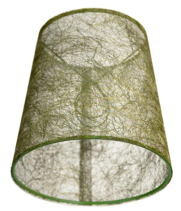 Läpikuultava lampunvarjostin jonka väri on vihreä. Varjostin on materiaaliltaan laminoitua kangasta.